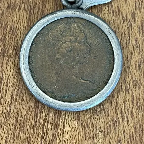 Queen Elizabeth II 1966 2 Pence Australian Coin Necklace Coat Of Arms Charm - Picture 5 of 5